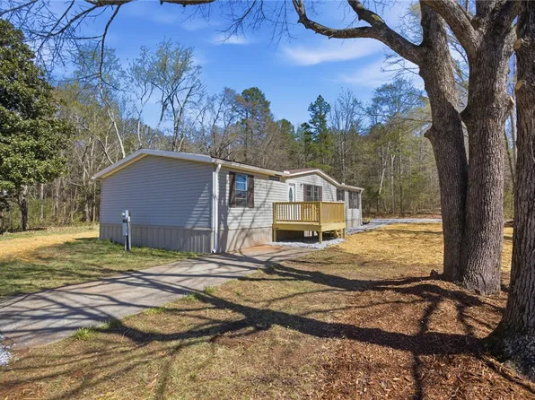 202 Greenbriar Dr, Seneca, SC 29678