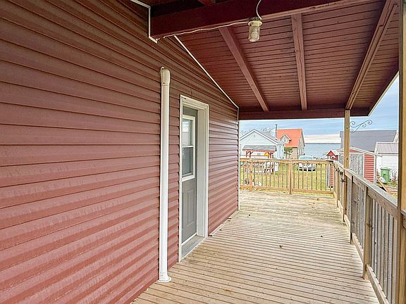 4th image of 208 Jackson Point Rd