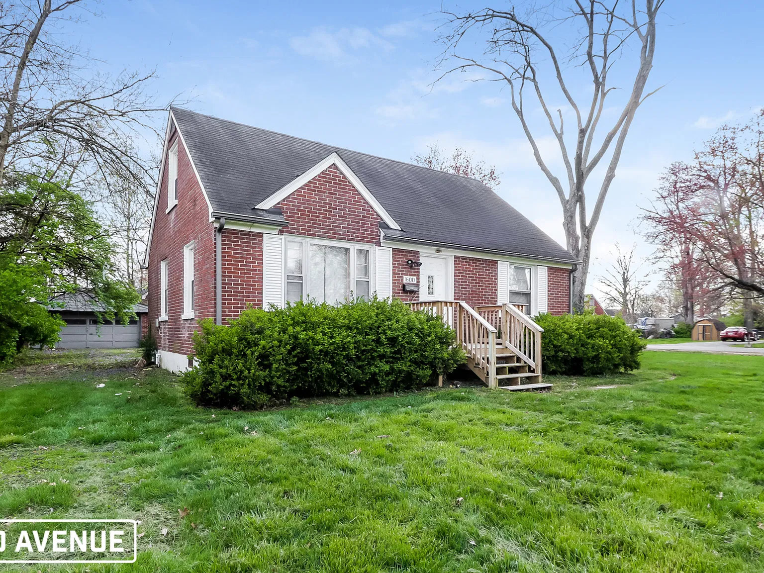 3 bed, 1.0 bath, 1244 sqft, $1,369 — Photo 2