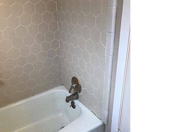 3rd image of 6419 Mardale Dr