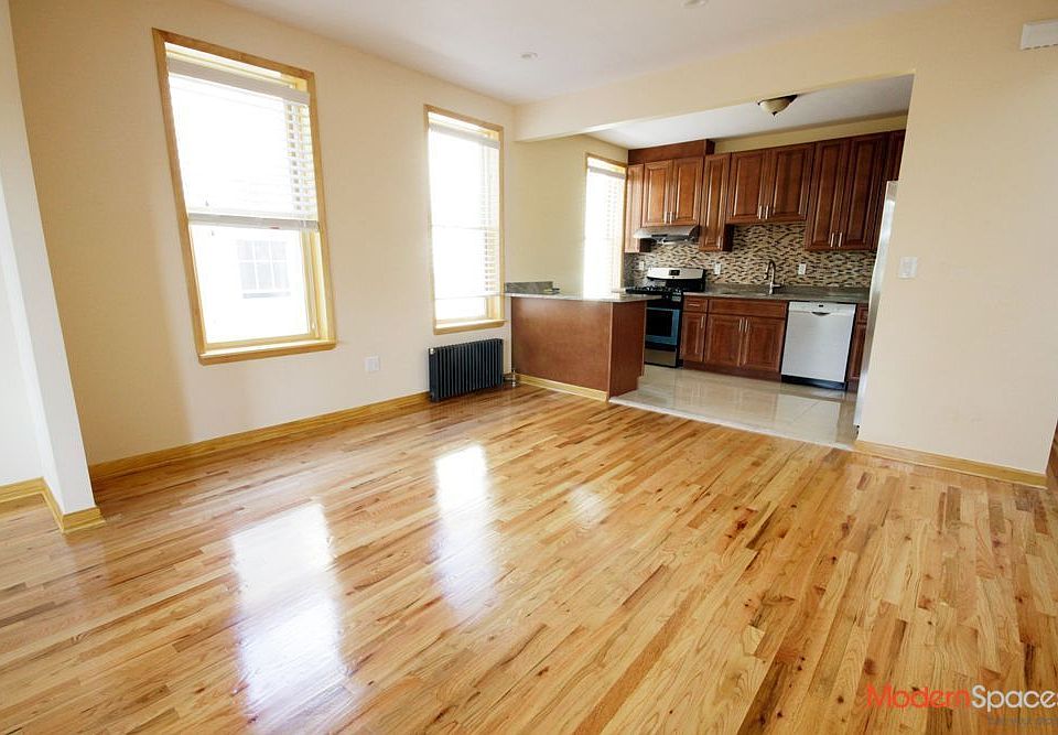 1st image of 2261 Crescent St