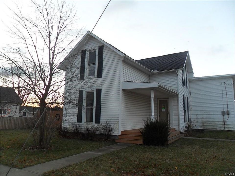 Saint Paris Home with Max appeal. Easy care exterior vinyl Sided. Many past updates. On a corner lot