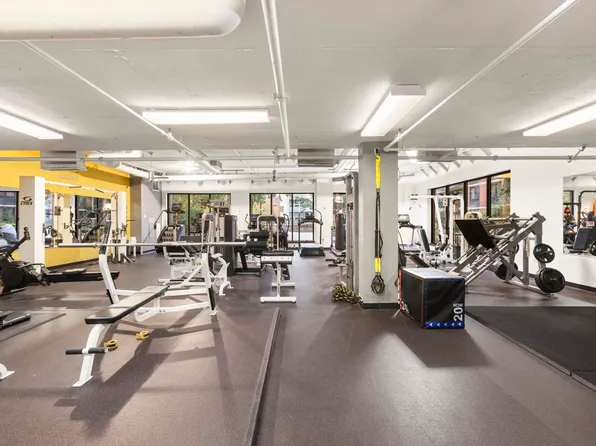 700 Grove Street image 14 of 18