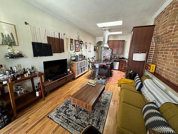 3rd image of 3450 Mariposa St