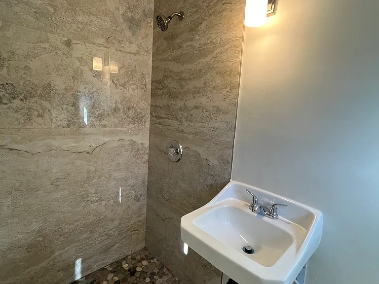 13836 Cohasset St — Photo 11