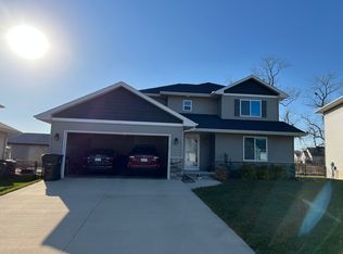 7419 Westfield Dr NE, Cedar Rapids, IA 52402