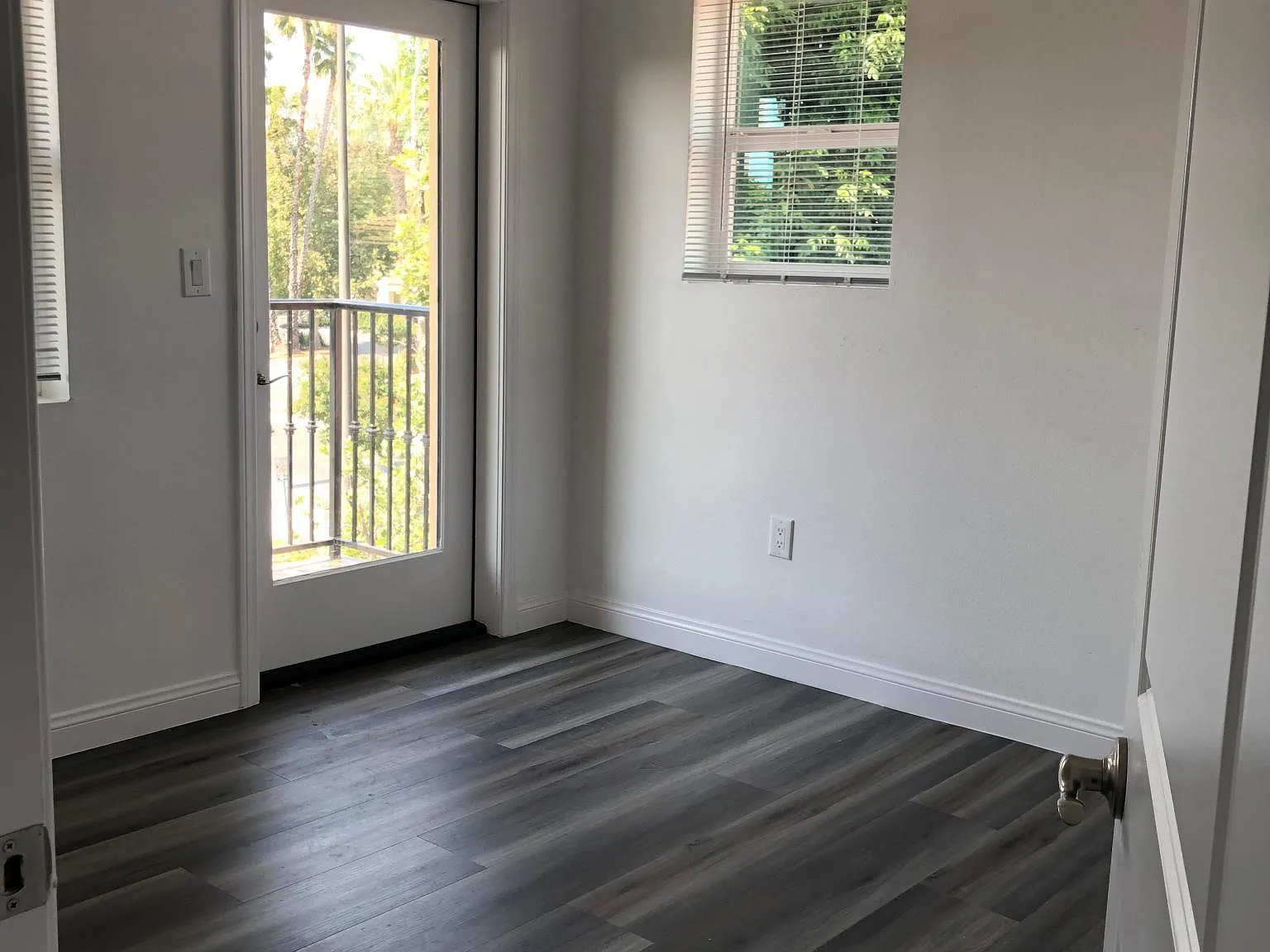 2 bed, 2.5 bath, 2400 sqft, $2,600 — Photo 2