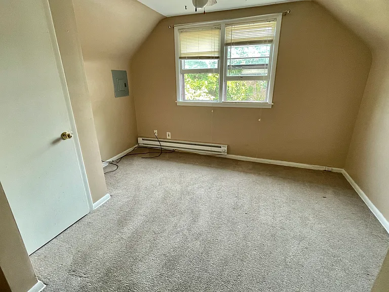 1647 Hillcrest Rd — Photo 5