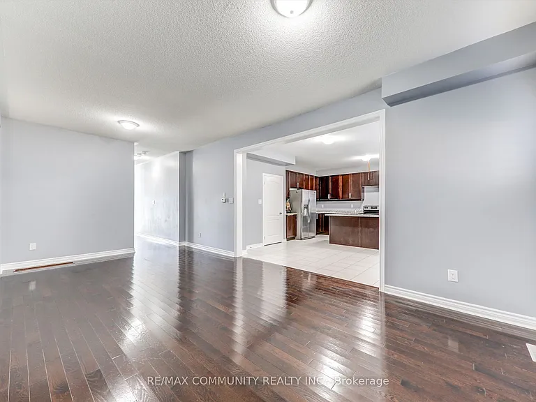 79 McRoberts Cres — Photo 10