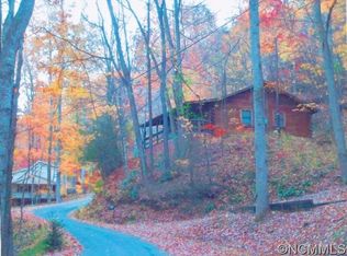 51 Locust Dr, Maggie Valley, NC 28751
