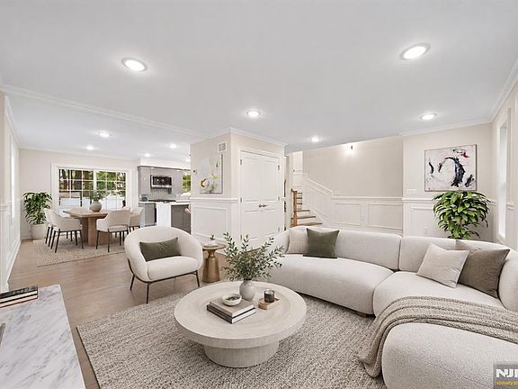 3rd image of 16 Coles Court