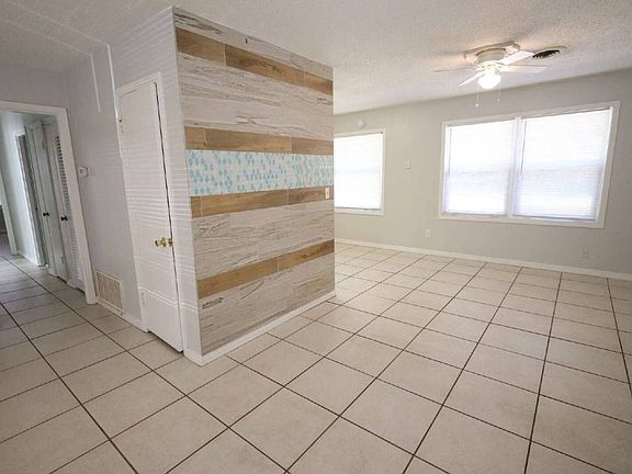 5th image of 127 Loizos Dr NW