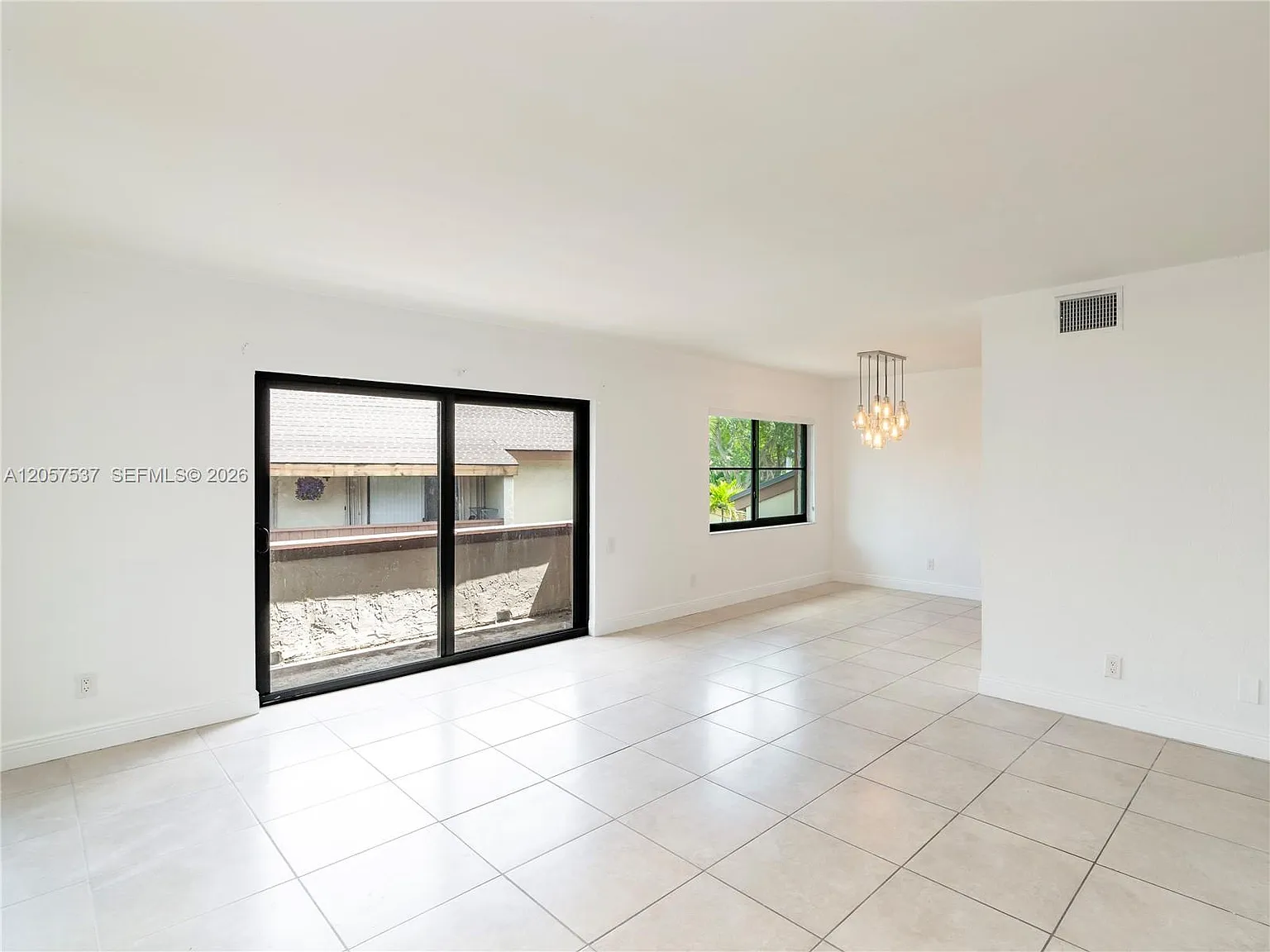 Greenglades Condo No 4 Bl — Photo 3