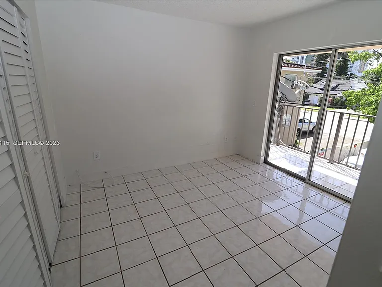 951 SW 7th St #4 — Photo 10