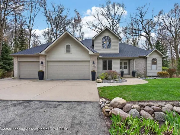 2560 N Ashwood Pass, Midland, MI 48642