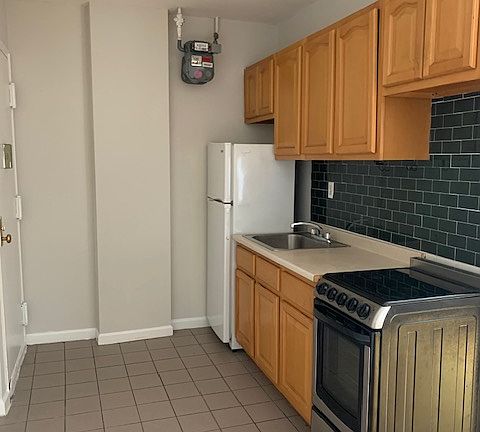 5th image of 226 Thompson St APT 20