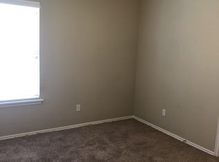 608 SW 37th St, Moore, OK 73160