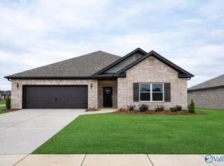 139 Hillis Ln, Hazel Green, AL 35750