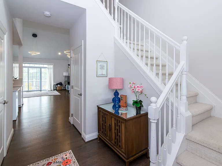 2544 Oxford Cir — Photo 4