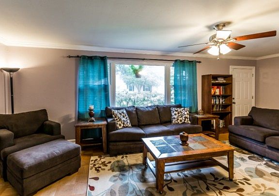 5th image of 909 Camilla Dr