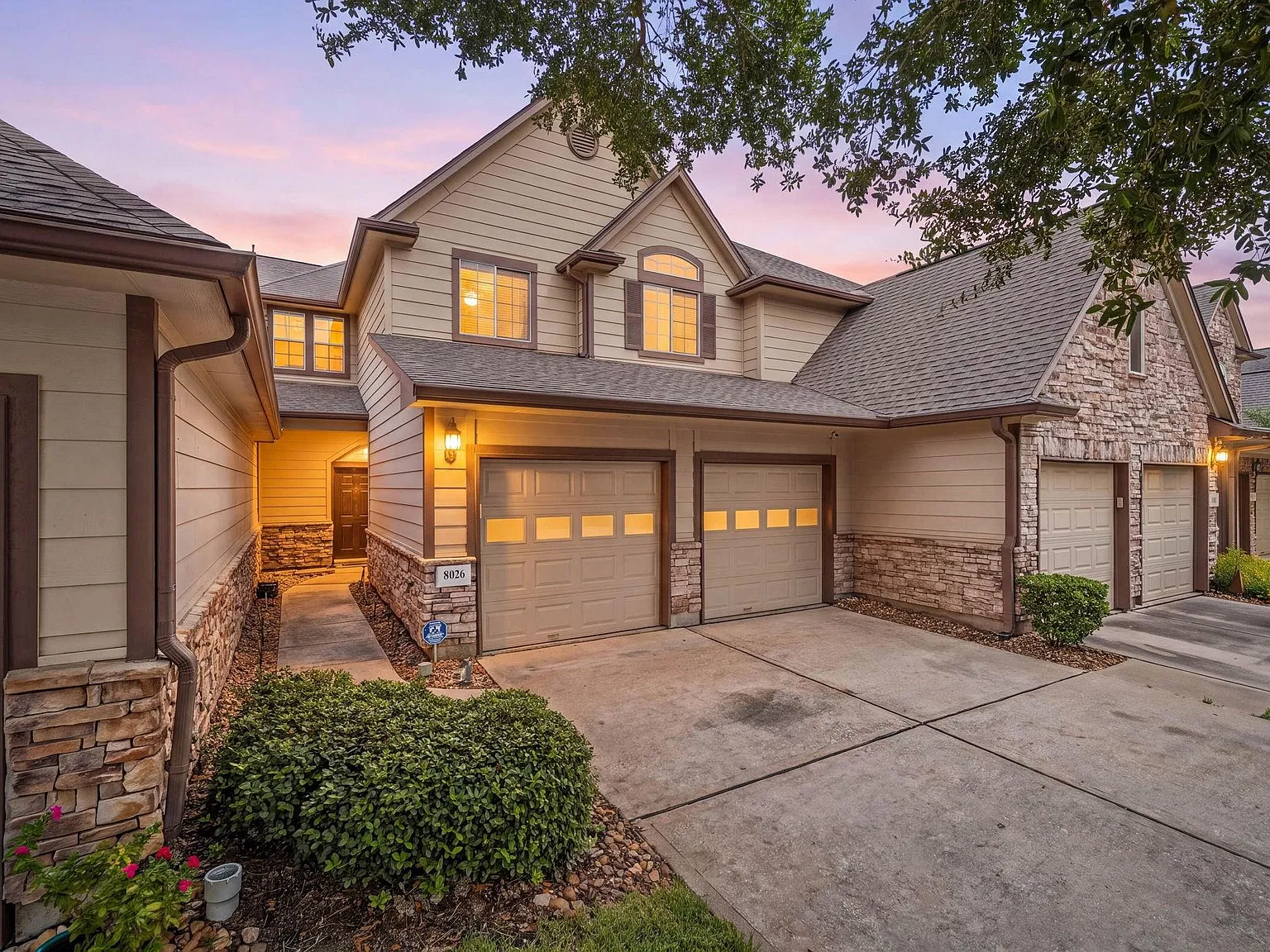 3 bed, 2.5 bath, 1462 sqft, $2,350 — Photo 1