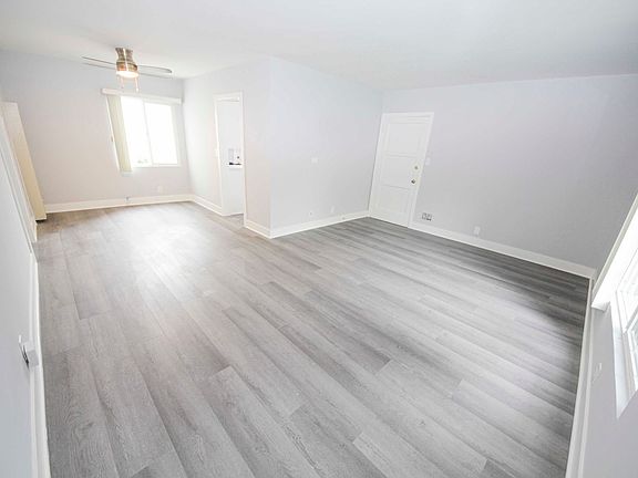 2nd image of 542-568 S Venice Blvd #546-1