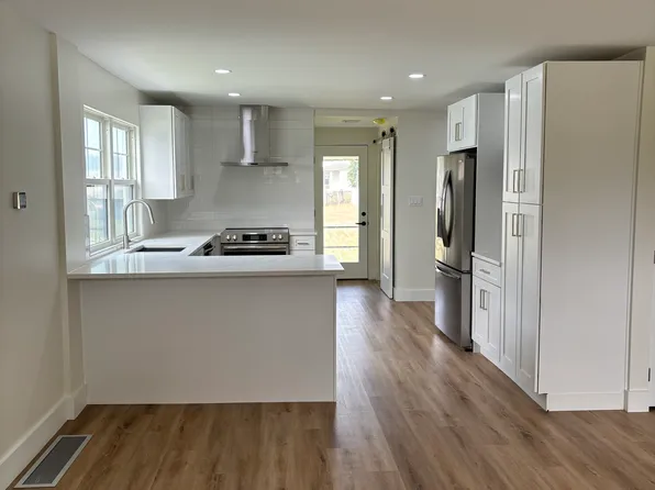 410 Penn Ave, Dupont, PA 18641