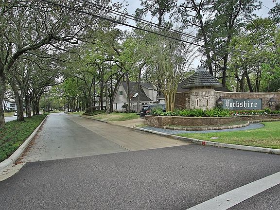 4th image of 323 Patchester Dr