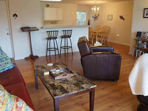 5th image of 140 S Cove Pl #A