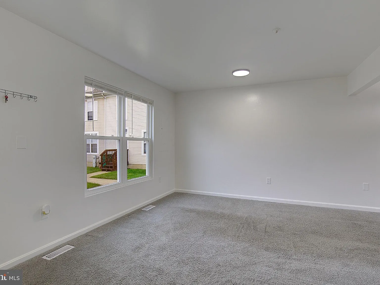 3 bed, 2.0 bath, 1120 sqft, $2,450 — Photo 4