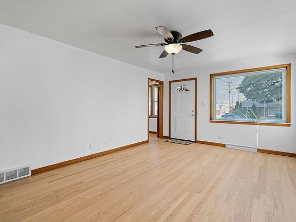 3rd image of 2932 Washington St