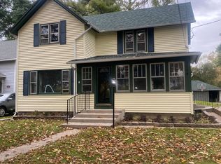 2114 Main St, Spring Grove, IL 60081