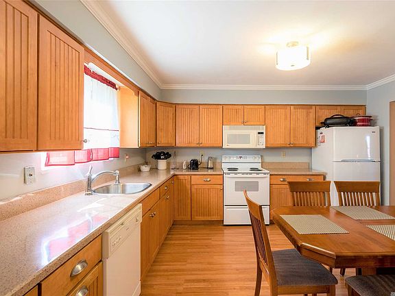 3rd image of 16 Norwood Ln