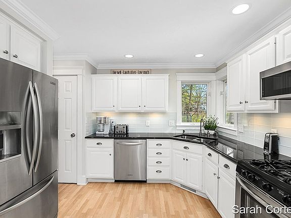3rd image of 6868 Childsdale Ave NE