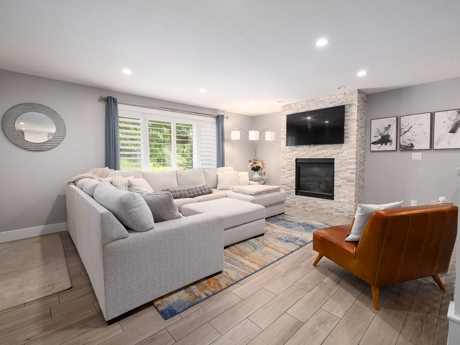 3 bed, 2.5 bath, 2500 sqft, $2,500 — Photo 2