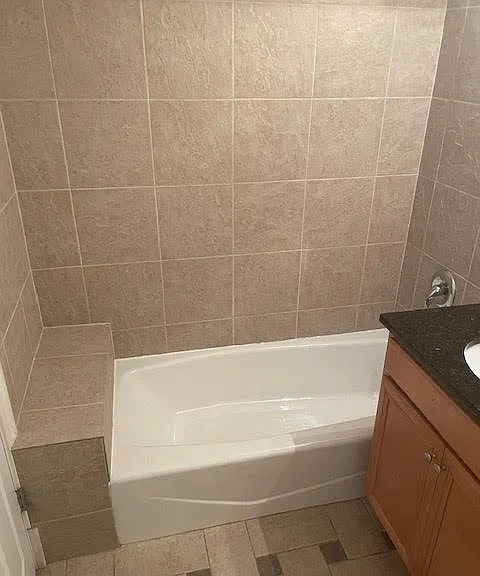 500 N Damen Ave #205 — Photo 15