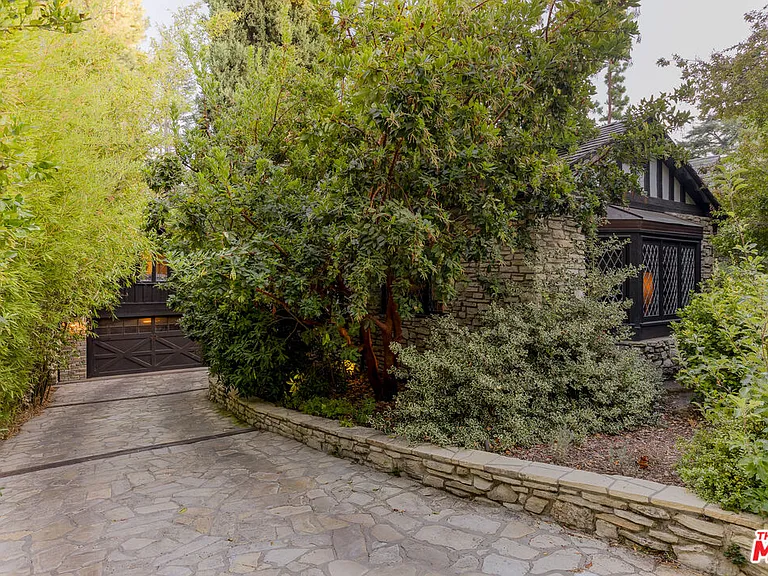 4880 Queen Florence Ln — Photo 45