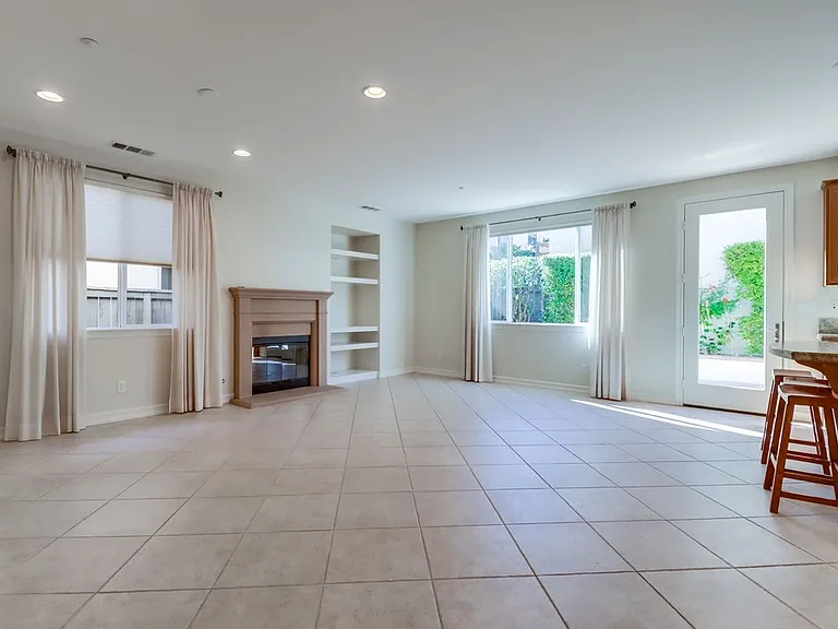17020 New Rochelle Way — Photo 3