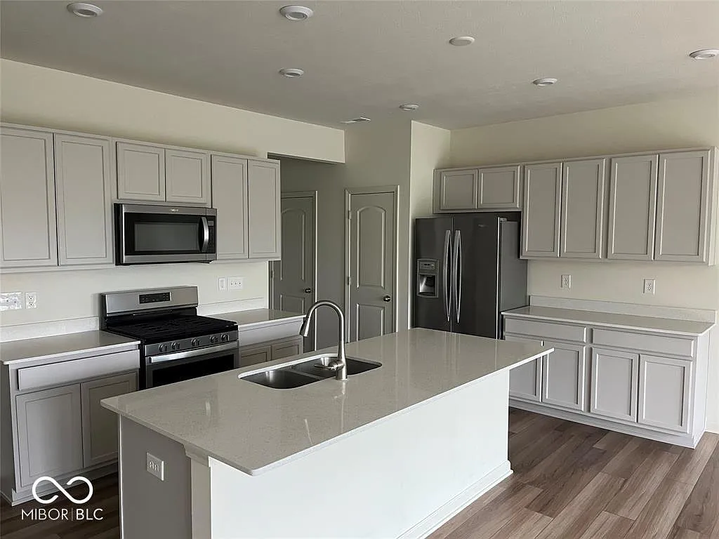 3 bed, 2.5 bath, 1858 sqft, $2,200 — Photo 4