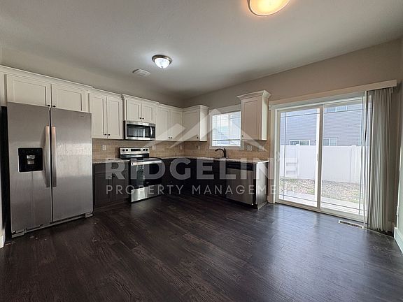3rd image of 664 Saturn Ave