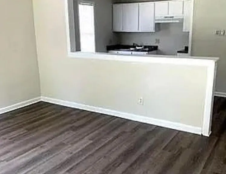 324 Gannt St #B — Photo 4