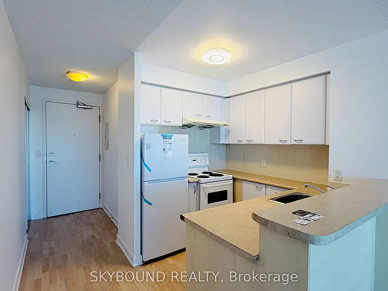 38 Lee Centre Dr #1702 — Photo 5