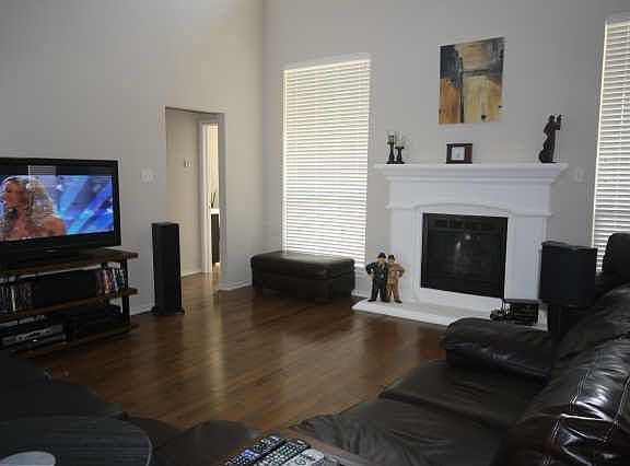 4th image of 10205 Tapestry St