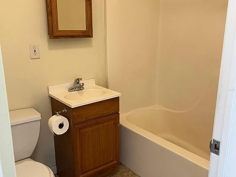 166 Main St #4 — Photo 3