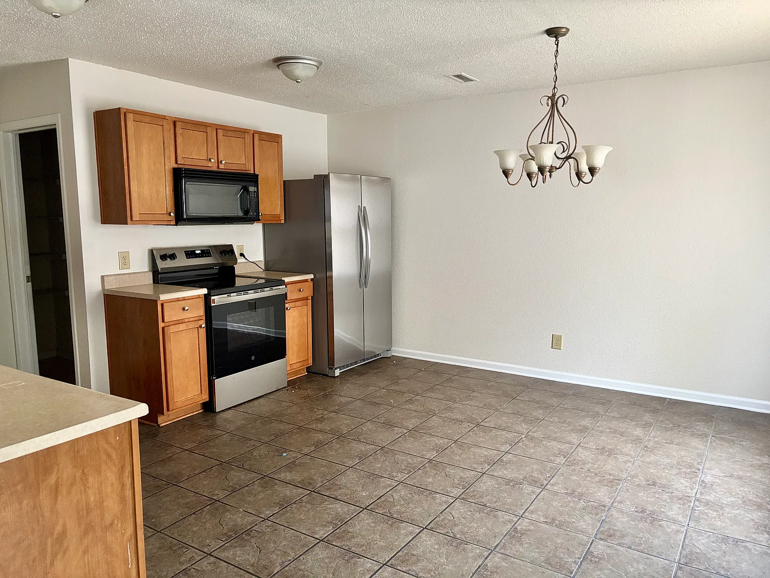 3 bed, 2.5 bath, 1770 sqft, $1,895 — Photo 4