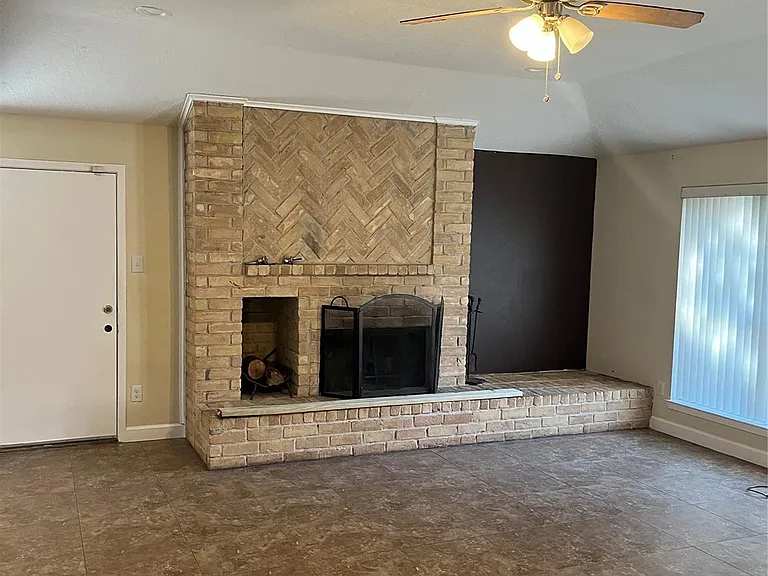 7010 Pickett Dr — Photo 2