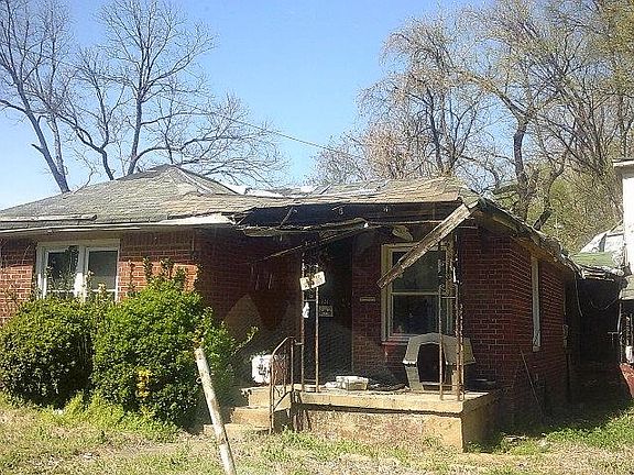3rd image of 126 Lucy Ave