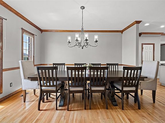 5th image of 1705 W Laurel Ave