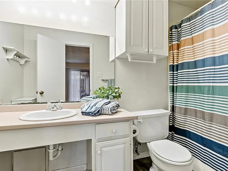 2523 Longmire Dr — Photo 23