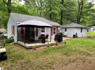 1975 Pine St, Harrison, MI 48625